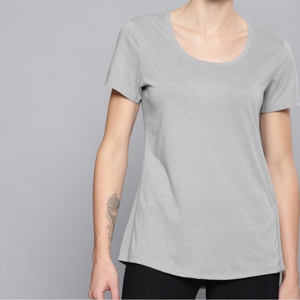 Under Armour Run Streaker Gray Striped Tee Small